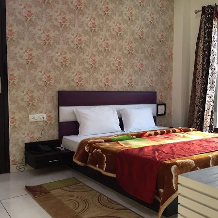Oyo 30415 Hotel White City Anandpur  ภายนอก รูปภาพ
