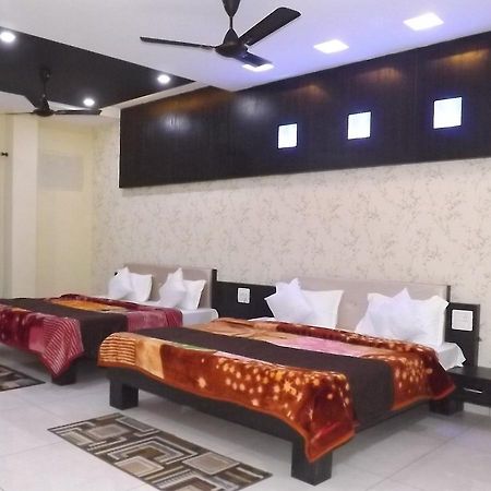 Oyo 30415 Hotel White City Anandpur  ภายนอก รูปภาพ