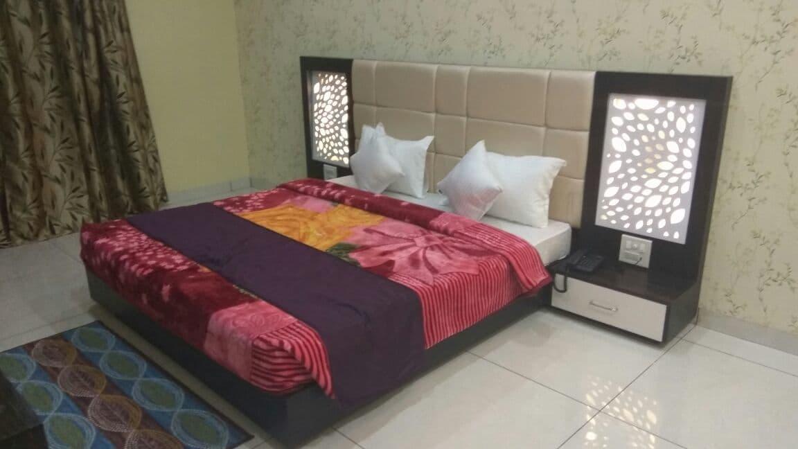 Oyo 30415 Hotel White City Anandpur  ภายนอก รูปภาพ