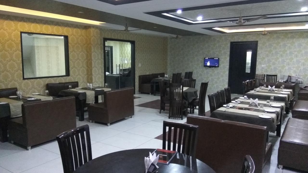 Oyo 30415 Hotel White City Anandpur  ภายนอก รูปภาพ
